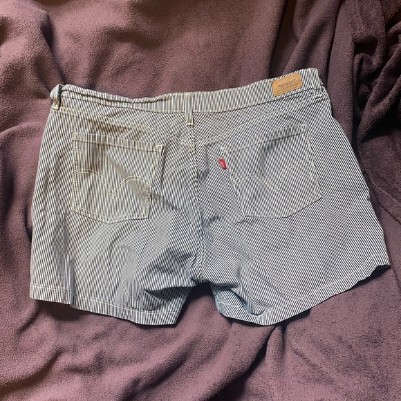 LEVIS striped shorts - Picture 2 of 5